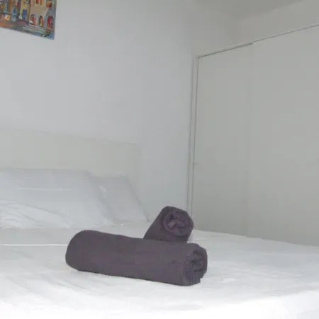 Sunny Penthouse מוסטה