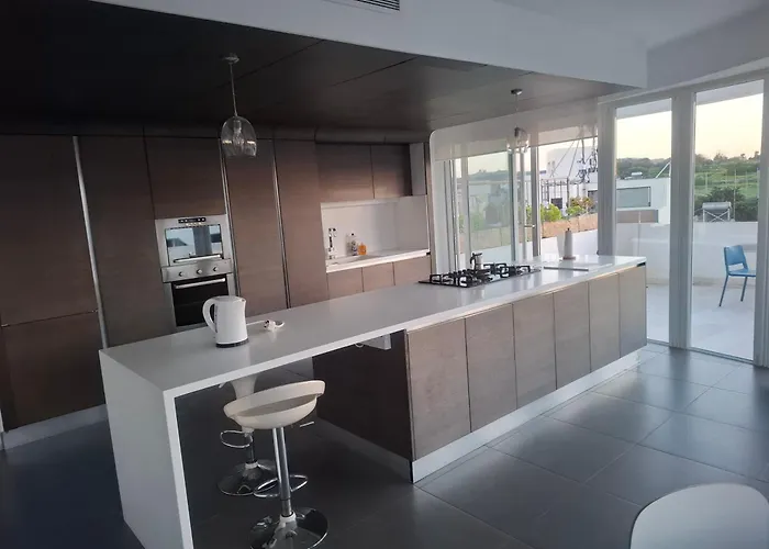 Sunny Penthouse موستا