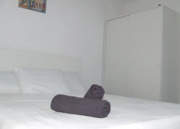 Sunny Penthouse موستا